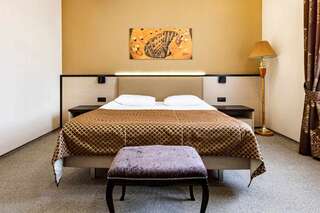 Отель HOTEL&SPA BARCELONA Ульяновск Двухместный стандартный с кроватью King-size-1